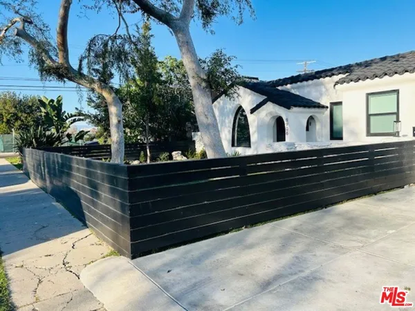 $4,000 | 8906 Harvard Boulevard, Los Angeles, CA 90047