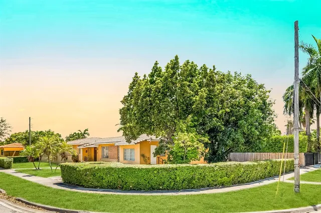 a view of a house with a big yard