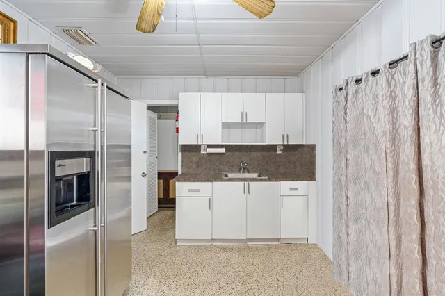 a view of a house with backyard and a tree