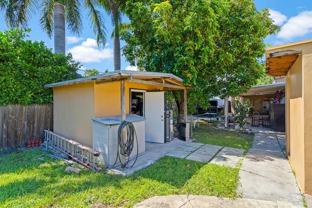 a view of outdoor space yard and patio