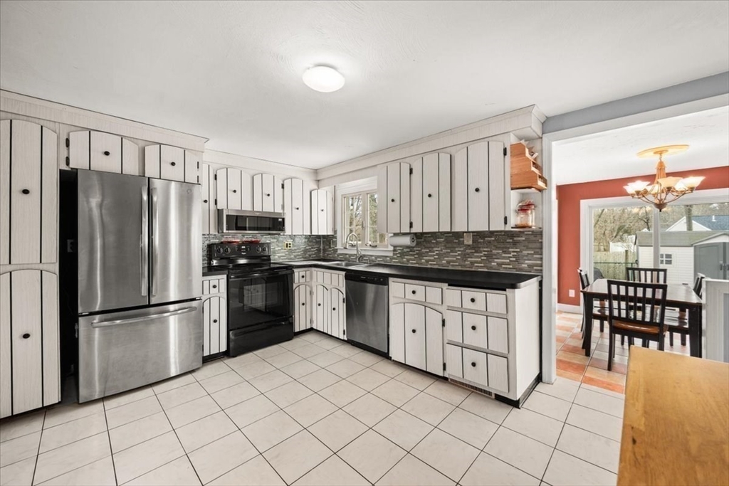 27 Suffolk Road Sharon, MA 02067 - Photo 17 of 42