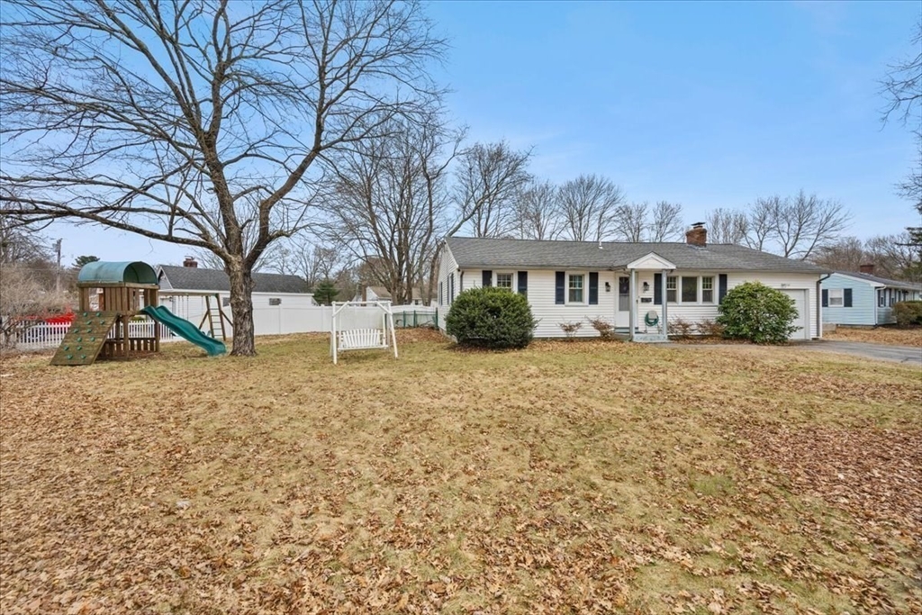 27 Suffolk Road Sharon, MA 02067 - Photo 4 of 42