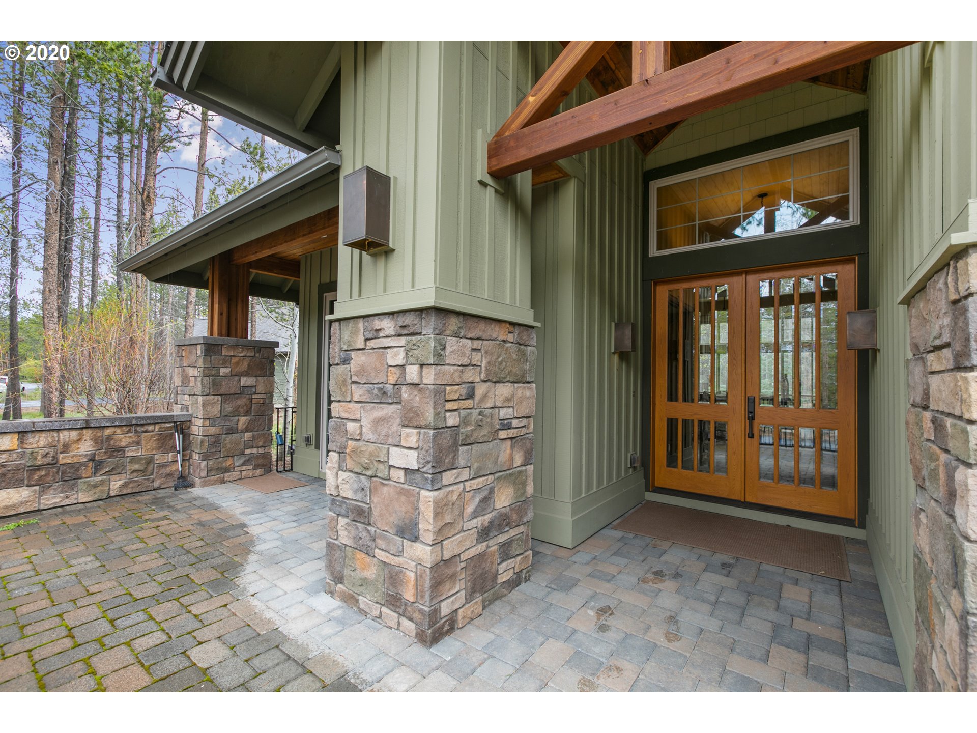 16767 Stage Stop Drive Bend, OR 97707 - Photo 4 of 26 a view of outdoor space deck and living room