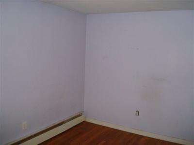 286 Oakland Road Hyannis, MA 02601 - Photo 5 of 8 a room