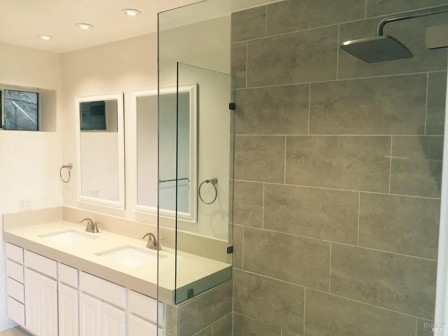 67 Vía Los Altos Tiburon, CA 94920 - Photo 23 of 38