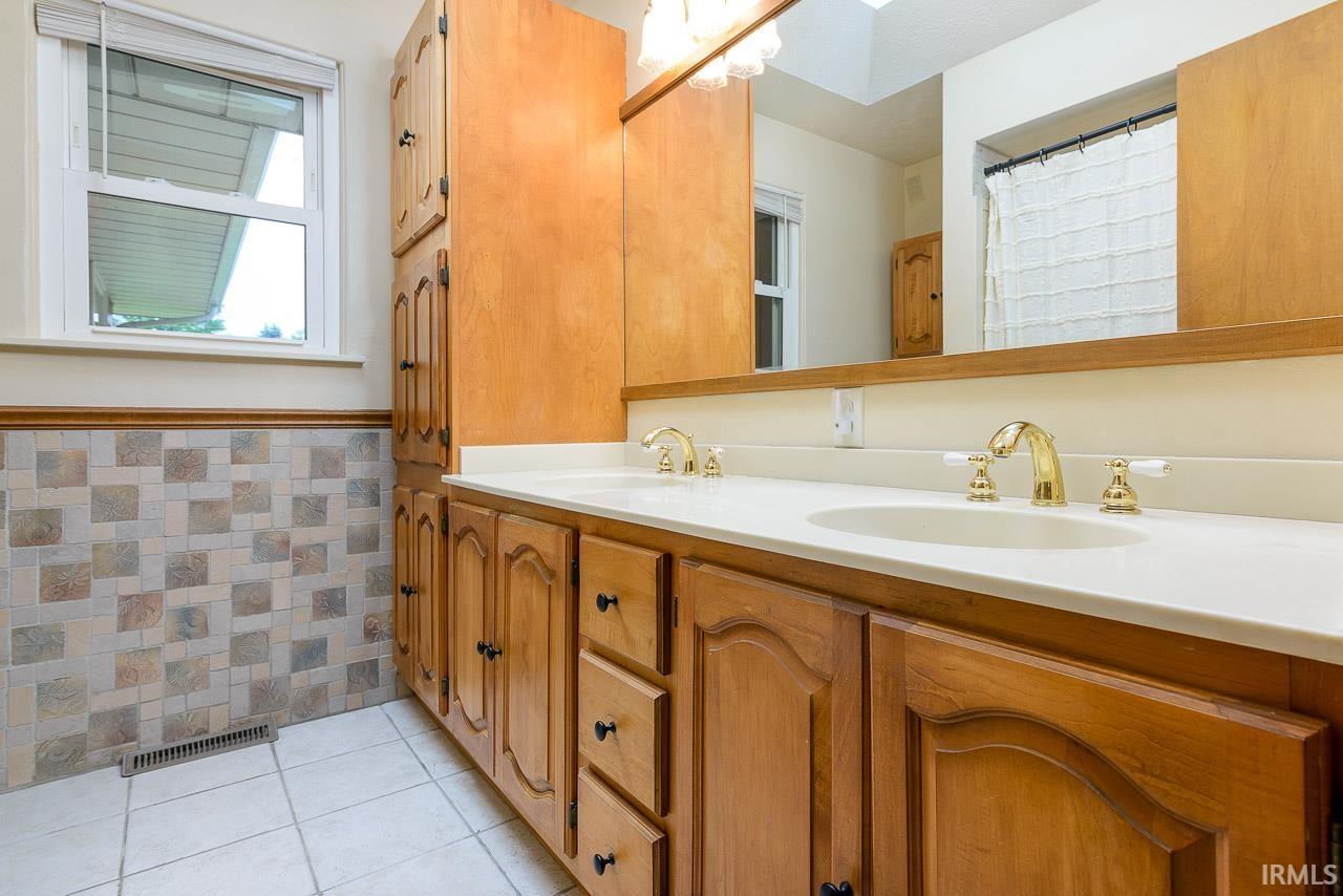 4236 Midway Road Elkhart, IN 46517 - Photo 12 of 27