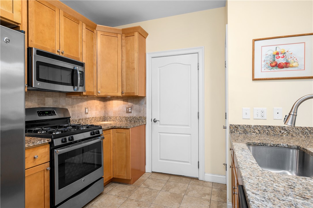 315 Old River Road, Unit 32 Lincoln, RI 02838 - Photo 8 of 32