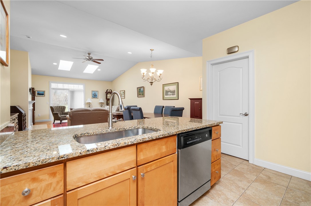 315 Old River Road, Unit 32 Lincoln, RI 02838 - Photo 9 of 32