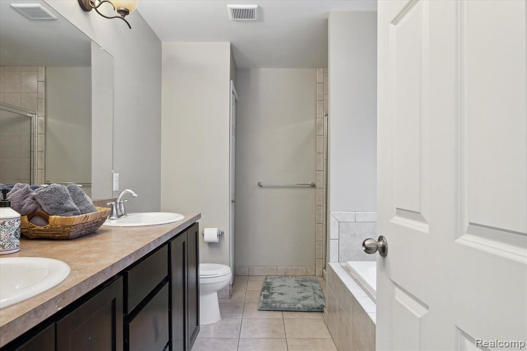170 Reed Lake Court Commerce Township, MI 48382 - Photo 18 of 47 Gallery Image 18