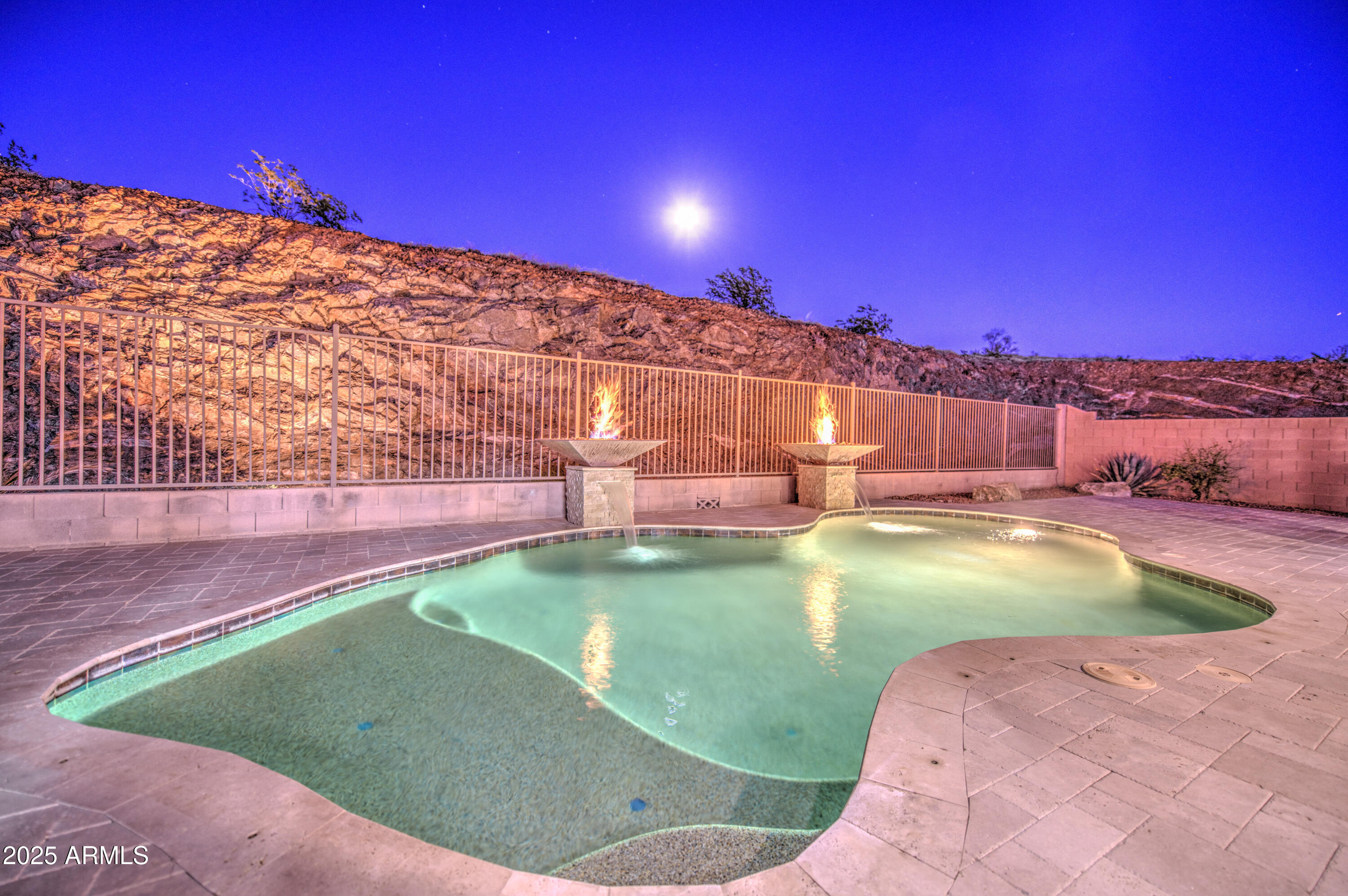 2416 West Hayduk Road Phoenix, AZ 85041 - Photo 36 of 54 Twilight 31