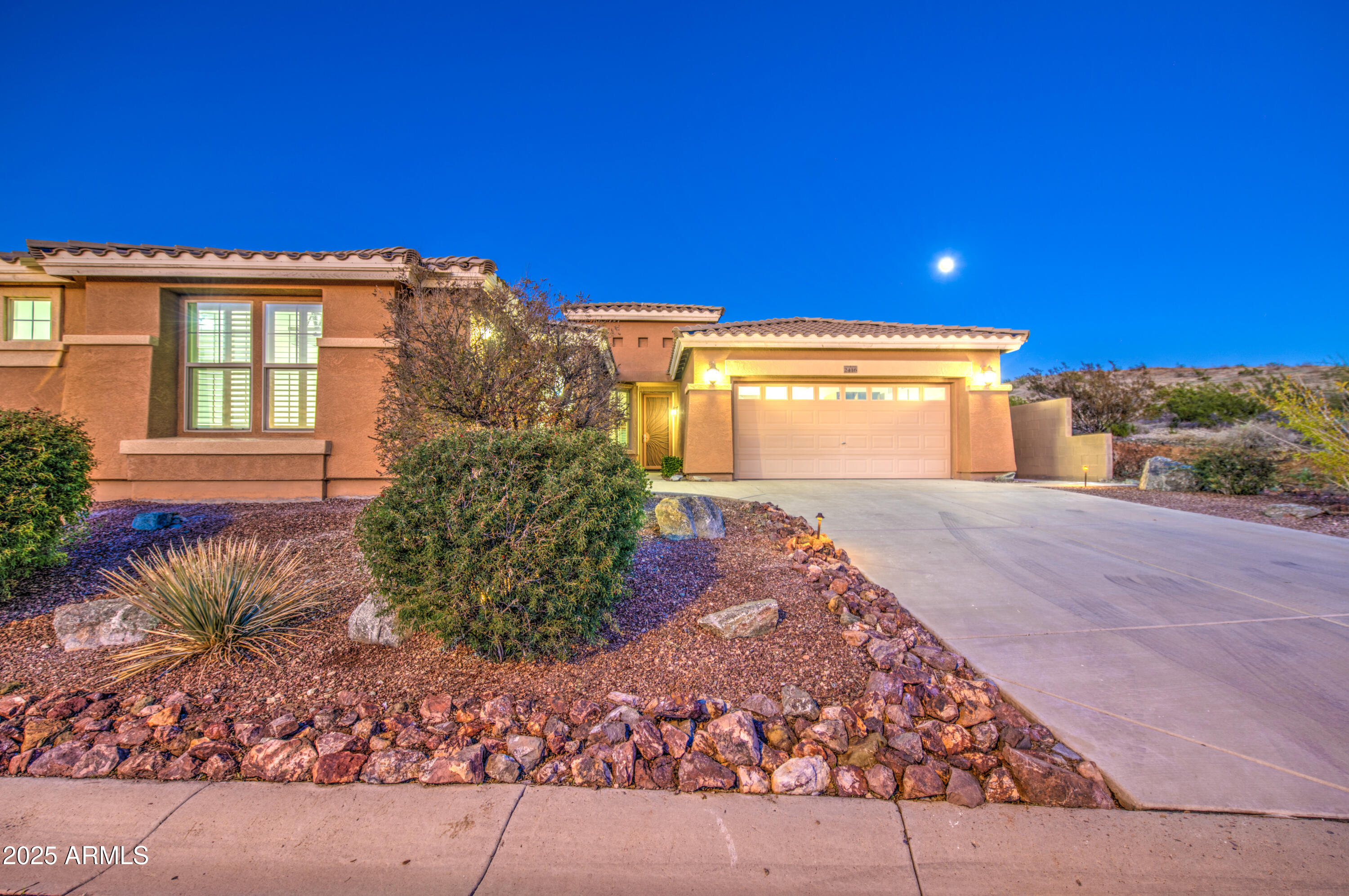 2416 West Hayduk Road Phoenix, AZ 85041 - Photo 5 of 54 Twilight 17