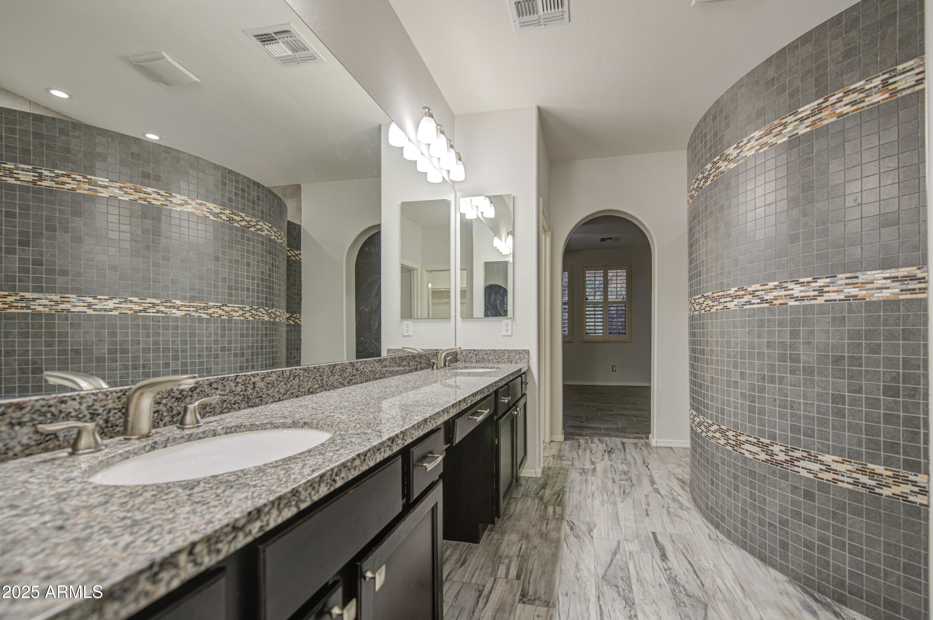2416 West Hayduk Road Phoenix, AZ 85041 - Photo 9 of 54 Primary Bath 4
