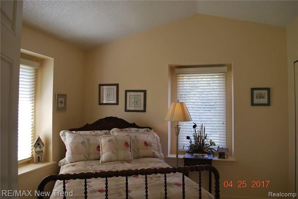22195 River Ridge Trail Farmington Hills, MI 48335 - Photo 19 of 24