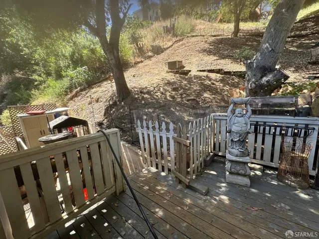 a view of a pathway of a house with wooden fence