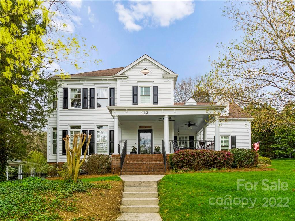 223 North Kimberly Road Davidson, NC 28036 - Photo 1 of 33 Gallery Image 1