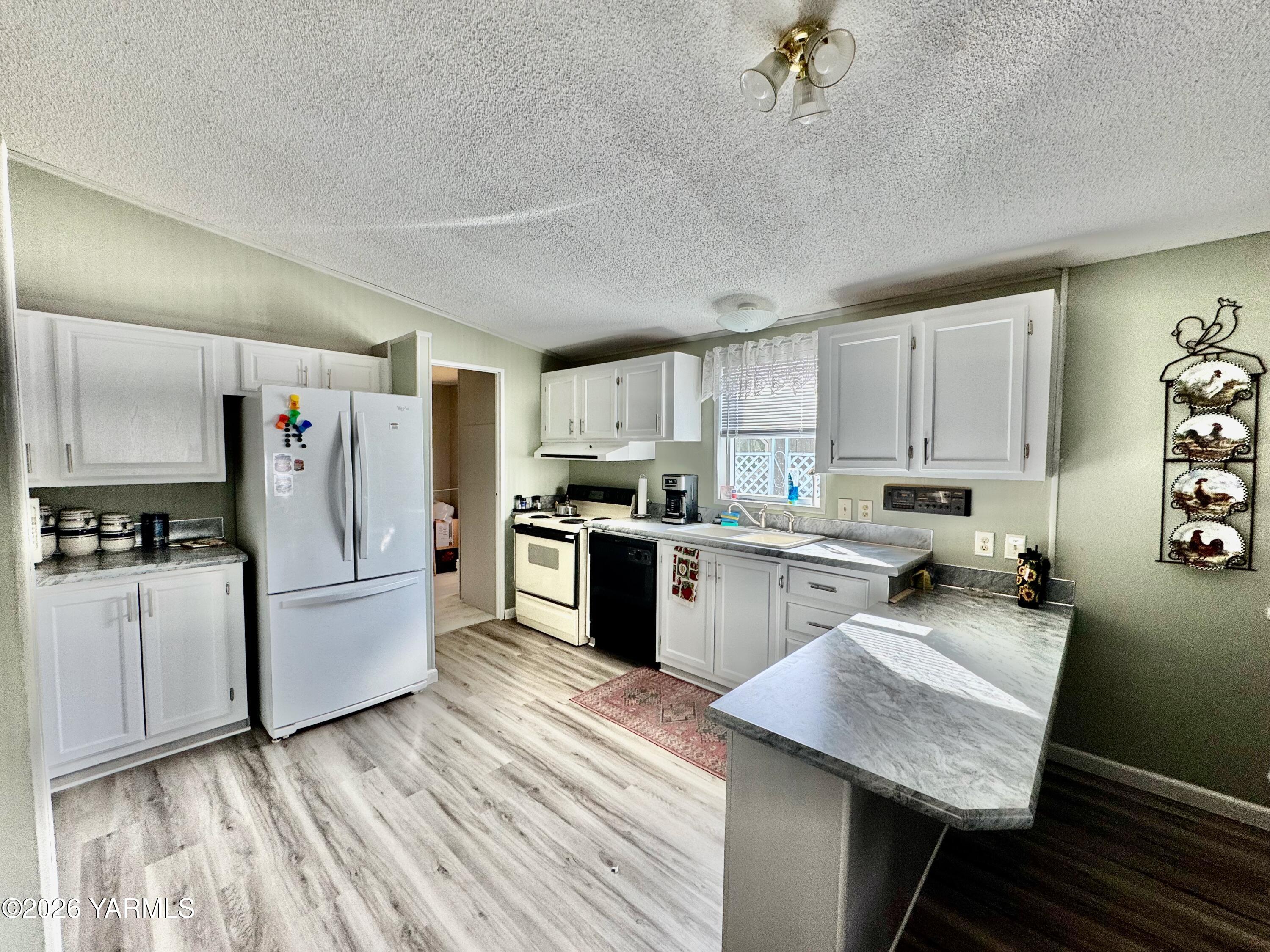 1100 South Euclid Road, Unit 68 Grandview, WA 98930 - Photo 6 of 19 IMG_7023