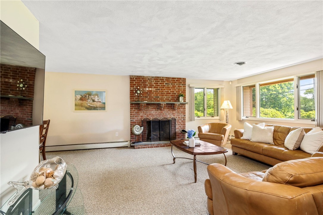 264 Boston Neck Road Narragansett, RI 02882 - Photo 12 of 49