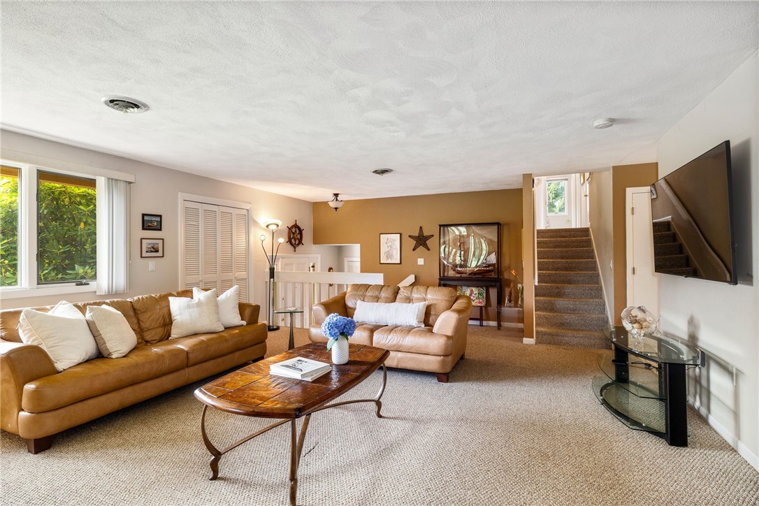 264 Boston Neck Road Narragansett, RI 02882 - Photo 14 of 49