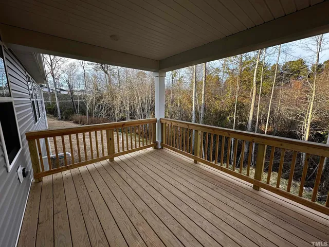 a view of house with garden
