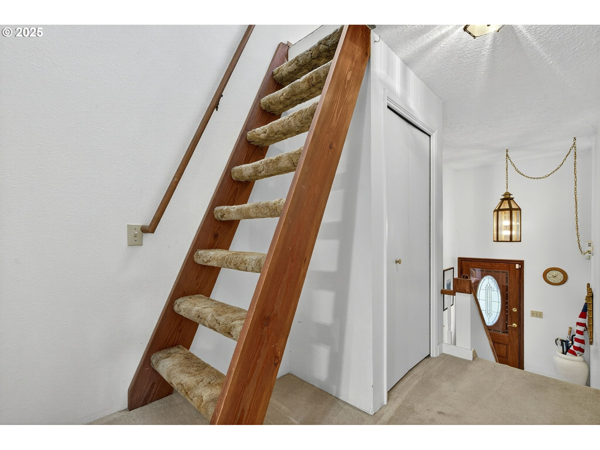 22415 South Saling Road Estacada, OR 97023 - Photo 30 of 46 Staircase