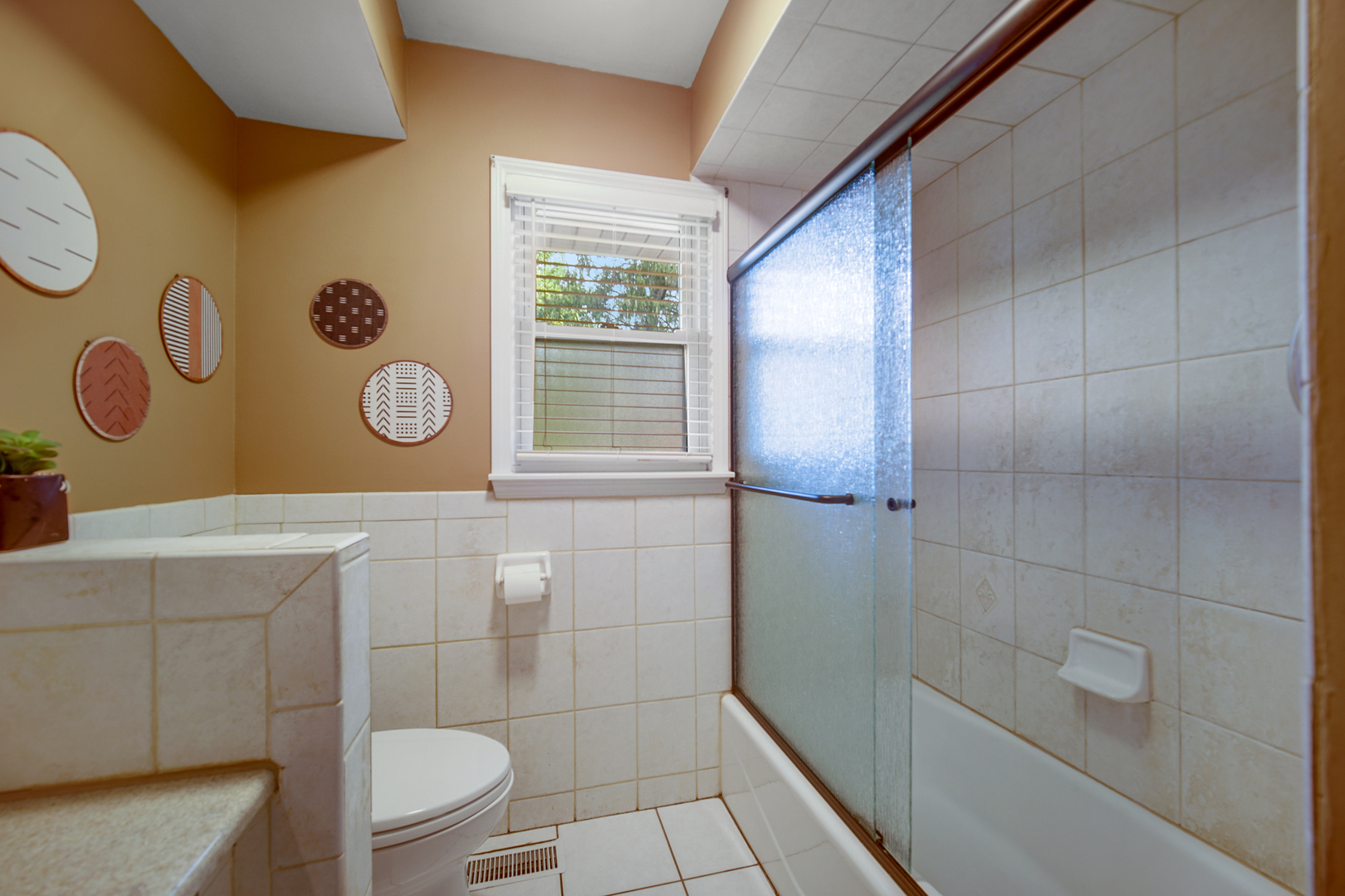 2296 185th Place Lansing, IL 60438 - Photo 13 of 32 a bathroom with a toilet and a shower