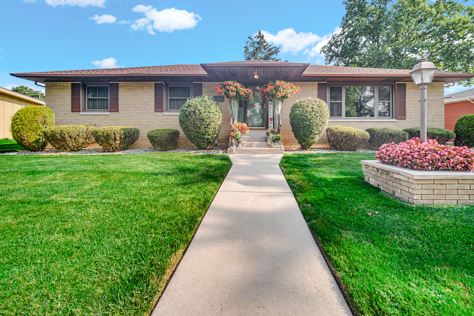 2296 185th Place Lansing, IL 60438 - Photo 2 of 32 a front view of a house with garden