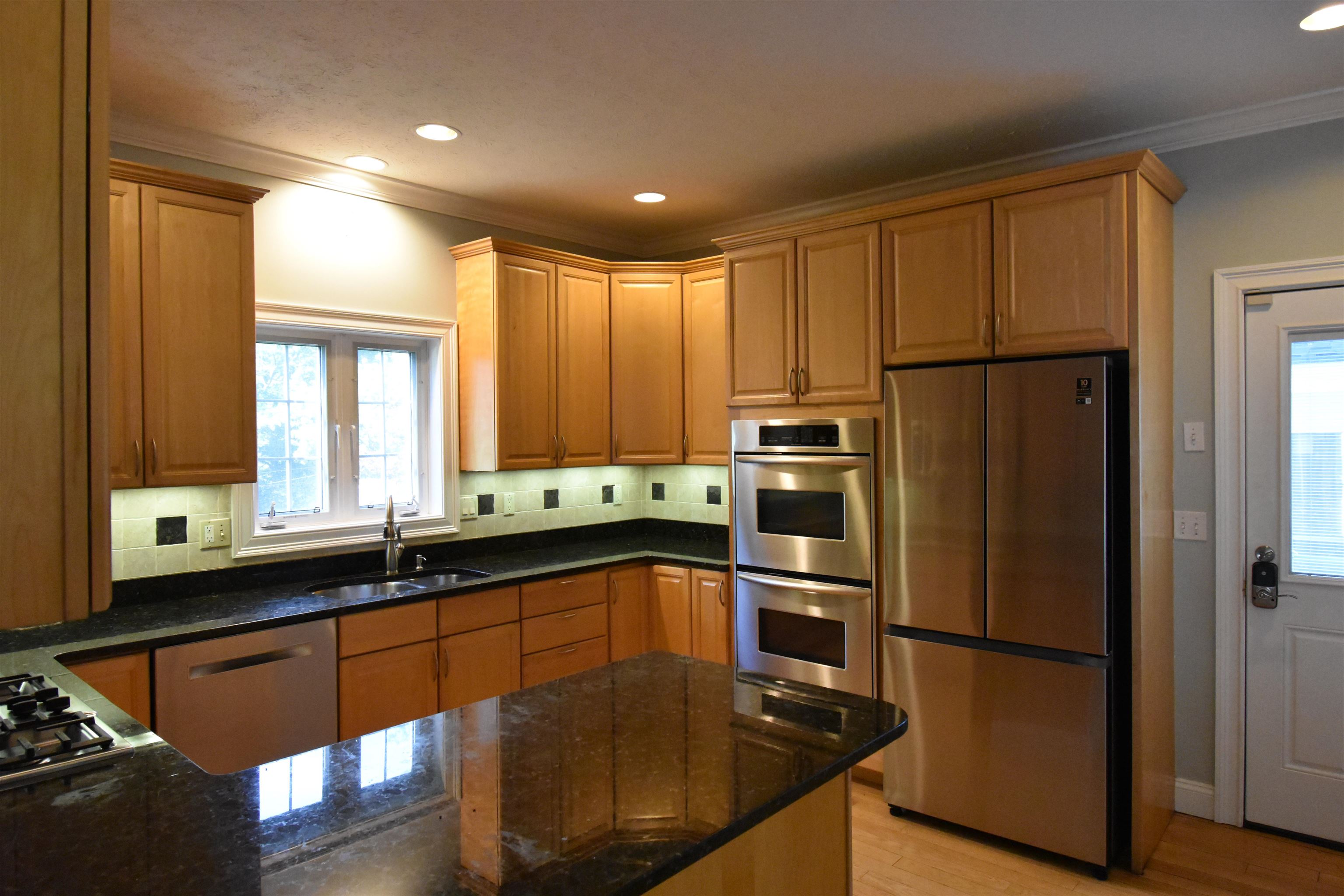 2246 Elm Street Manchester, NH 03104 - Photo 4 of 18
