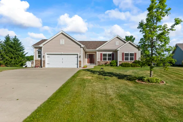 $499,900 | N7933 Forest Drive, Ixonia, WI 53036