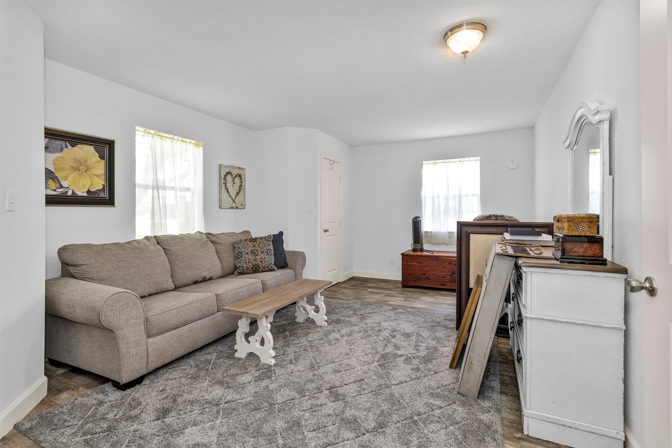 4402 Spears Road Manvel, TX 77578 - Photo 33 of 38 a living room with furniture and a window