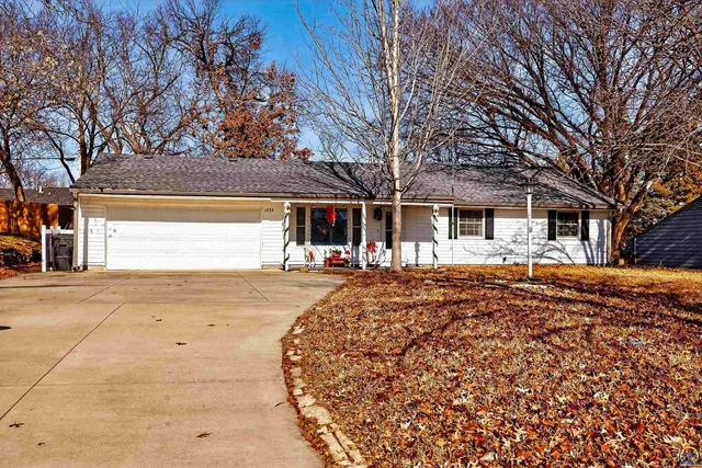 $232,900 | 1638 Southwest 28th Street, Topeka, KS 66611