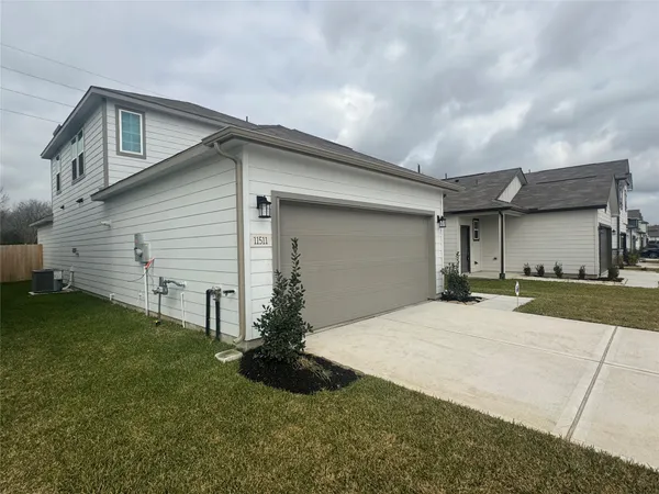 $2,095 | 11511 Gristmill Grange Drive, Crosby, TX 77532