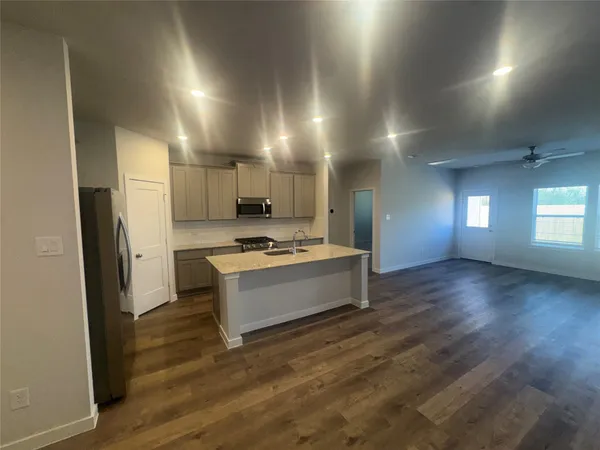 $2,095 | 11511 Gristmill Grange Drive, Crosby, TX 77532