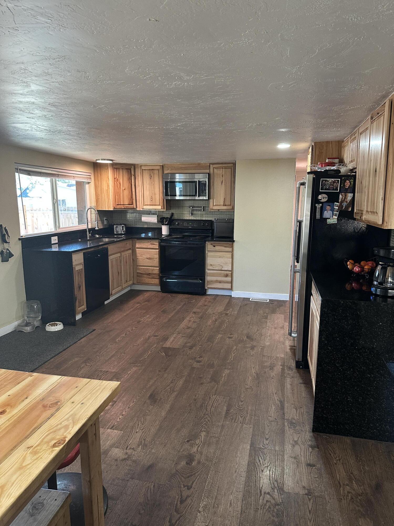 136010 Highway 97 Crescent, OR 97733 - Photo 15 of 55 Kitchen