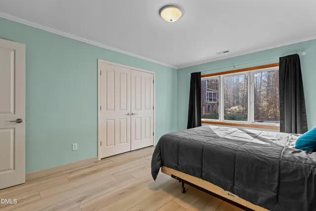 a view of a entrance gate of the house