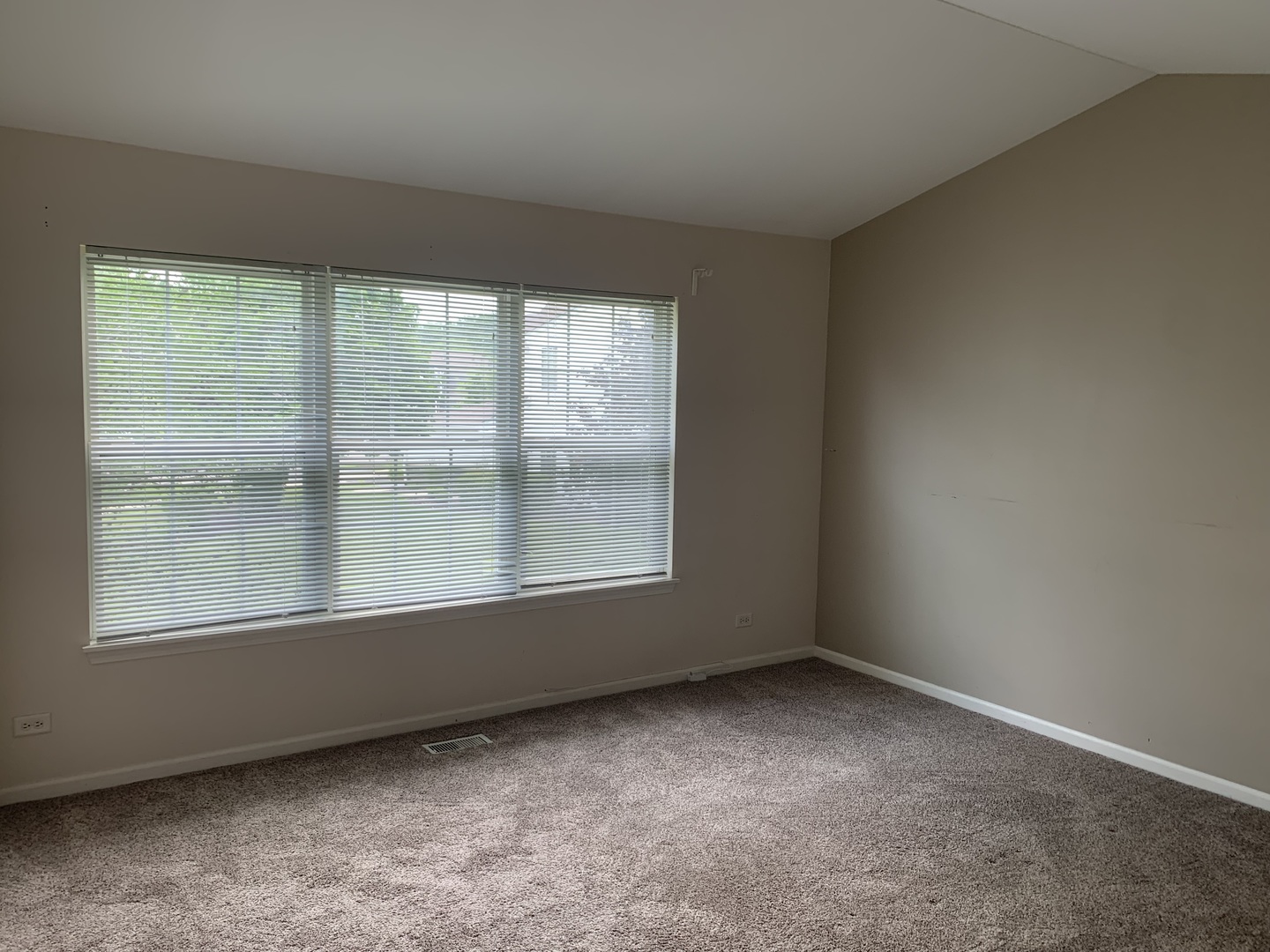 909 Genesee Drive Naperville, IL 60563 - Photo 15 of 26 an empty room with a window