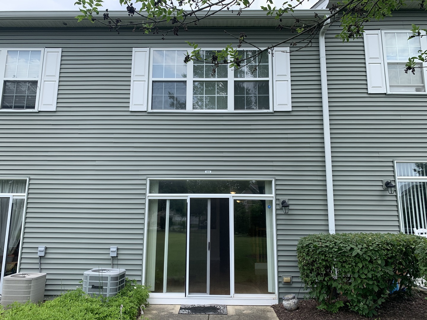 909 Genesee Drive Naperville, IL 60563 - Photo 25 of 26 a view of a windows and a window in the balcony