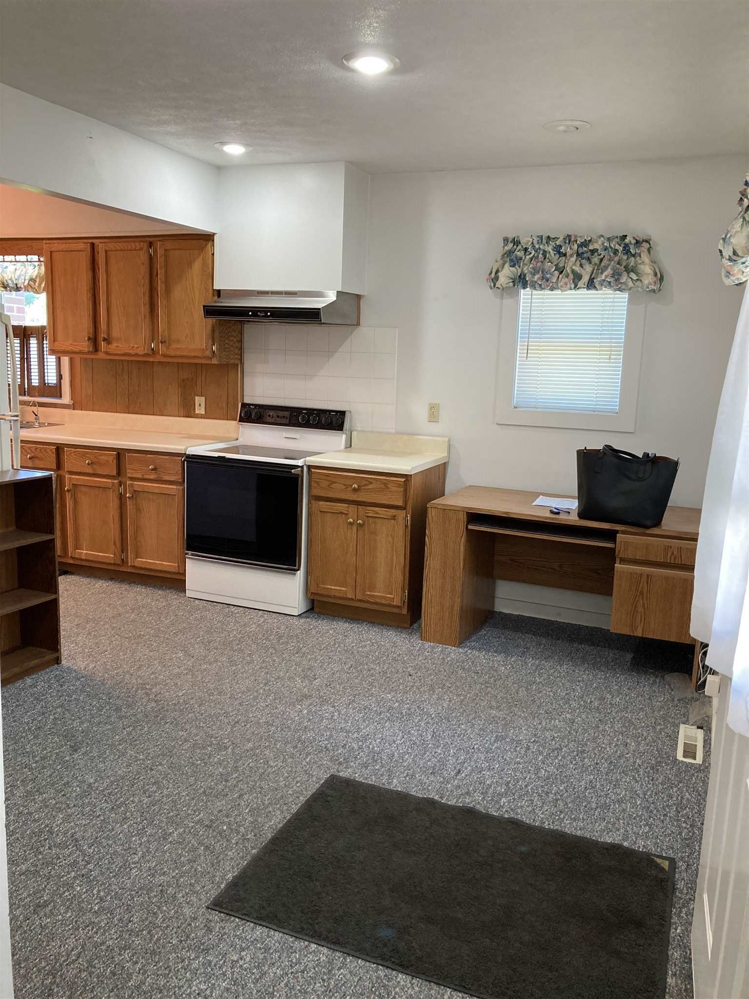 55096 Moss Road South Bend, IN 46628 - Photo 5 of 36 Gallery Image 5