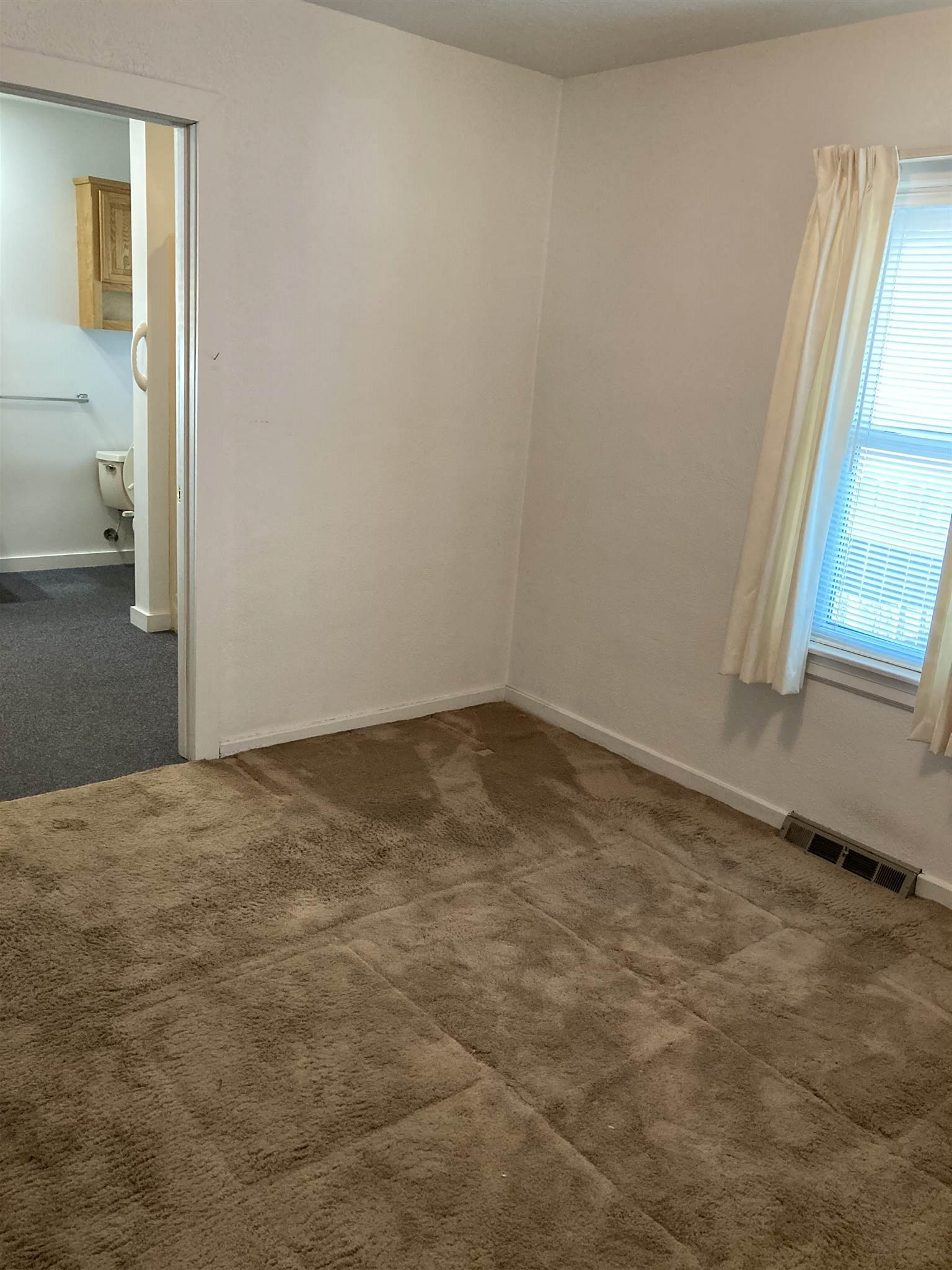 55096 Moss Road South Bend, IN 46628 - Photo 7 of 36 Gallery Image 7