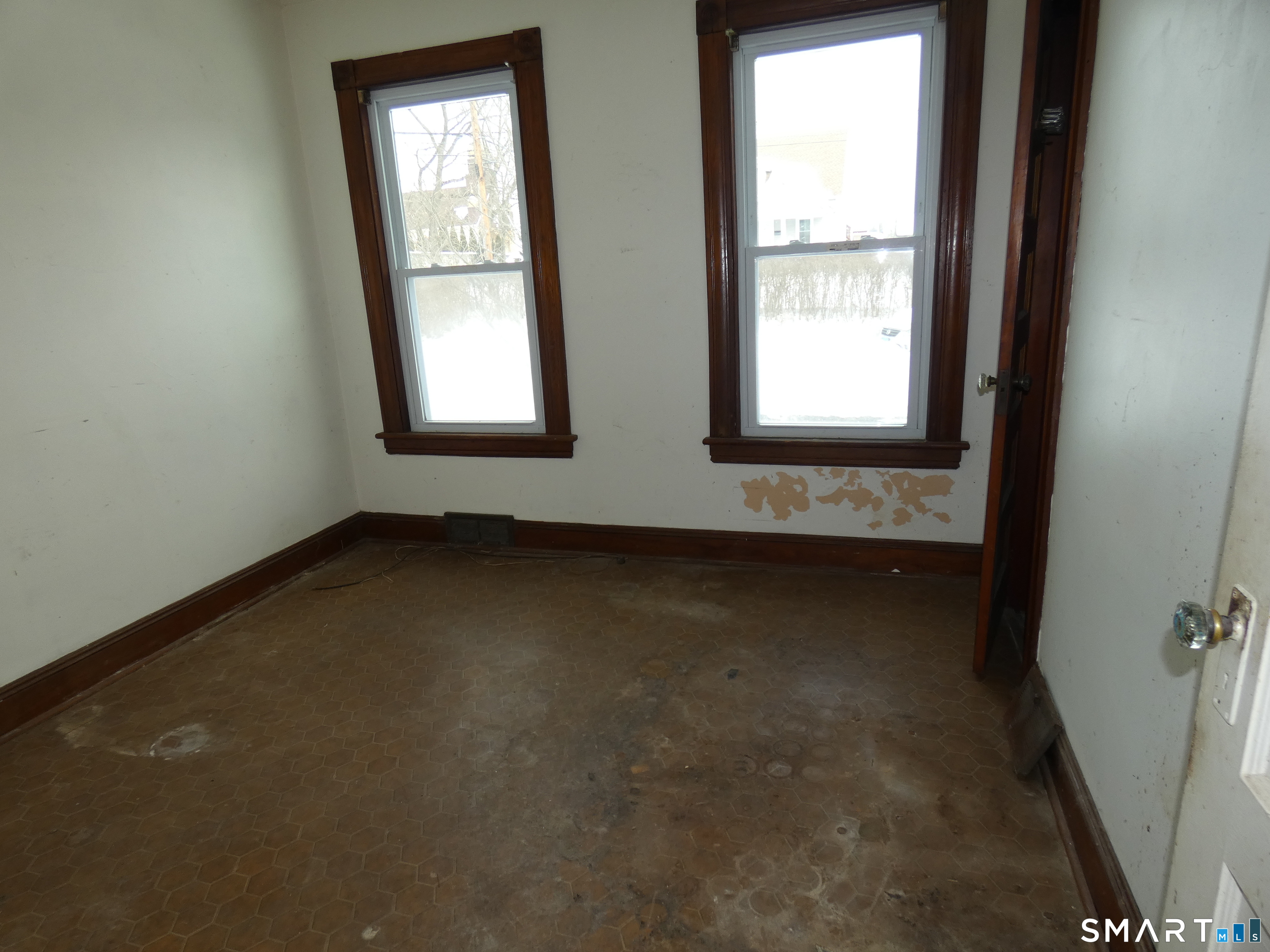 46 York Street Bridgeport, CT 06610 - Photo 14 of 21 an empty room with a window