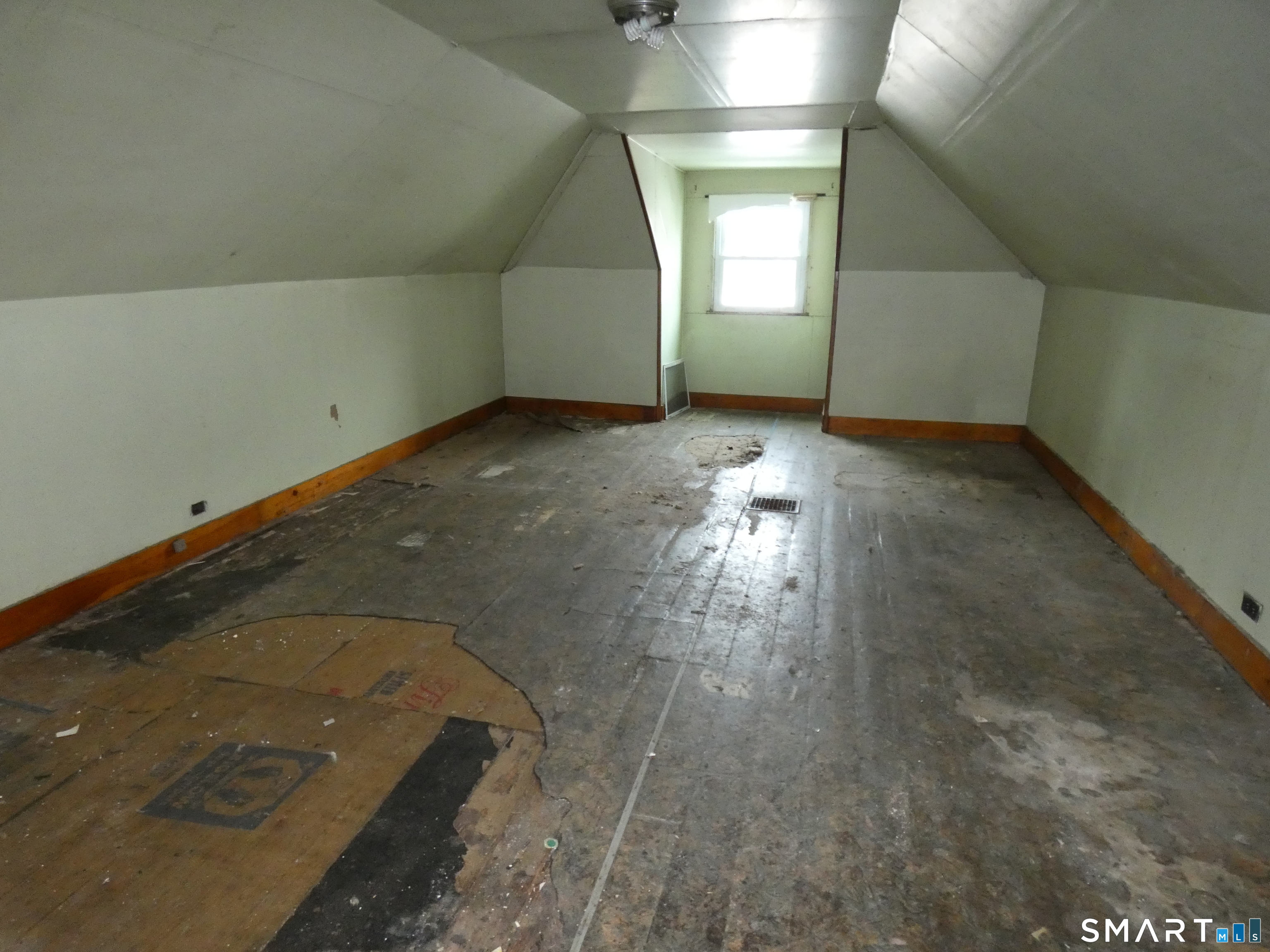 46 York Street Bridgeport, CT 06610 - Photo 17 of 21 an empty room with windows