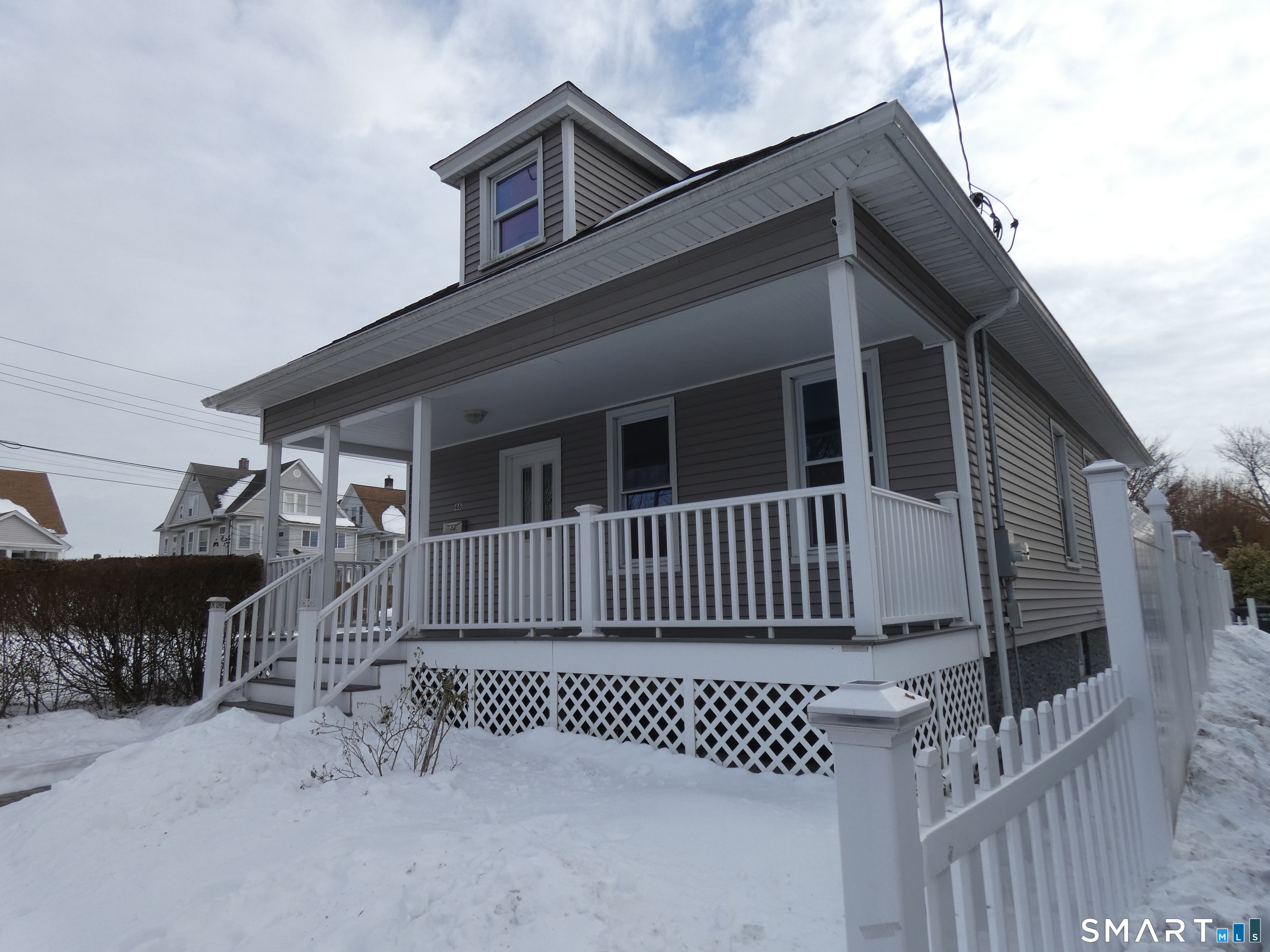 46 York Street Bridgeport, CT 06610 - Photo 18 of 21 a front view of a house