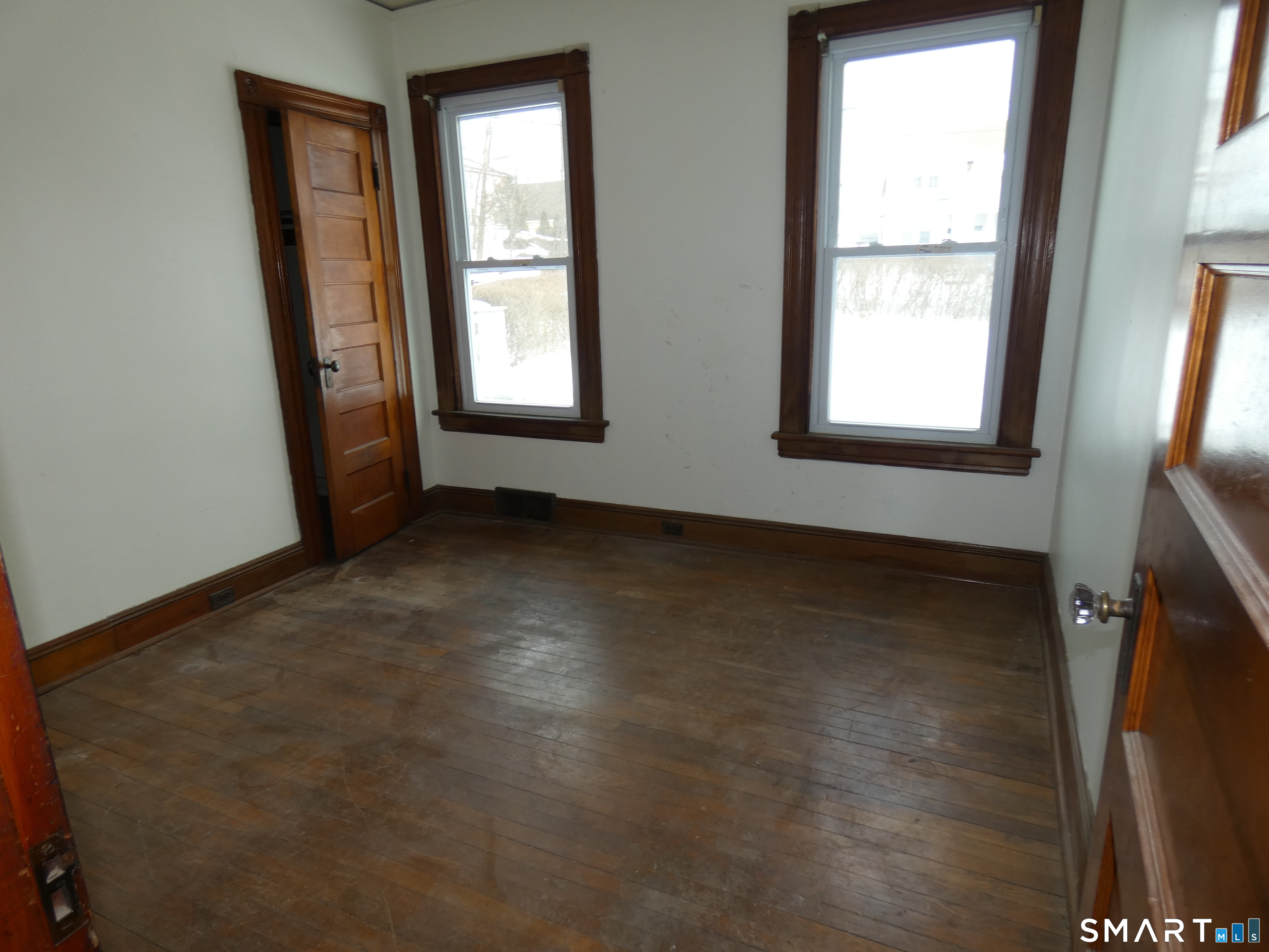 46 York Street Bridgeport, CT 06610 - Photo 8 of 21 an empty room with a window