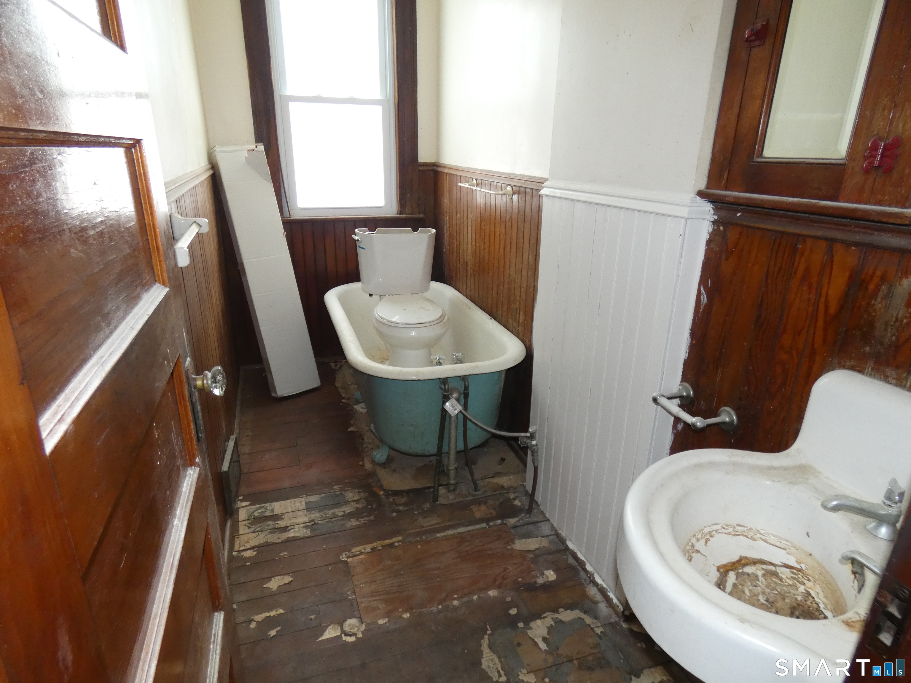 46 York Street Bridgeport, CT 06610 - Photo 9 of 21 a bathroom with a sink a toilet a window and tub