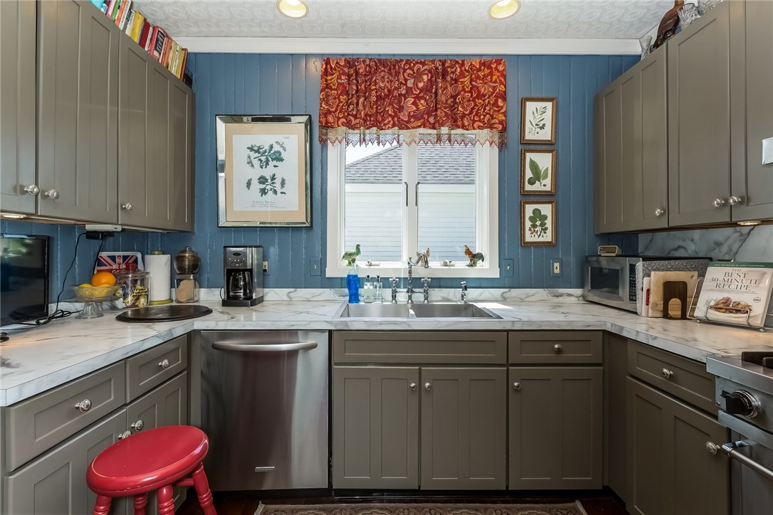 51 9th Avenue Warwick, RI 02886 - Photo 11 of 36