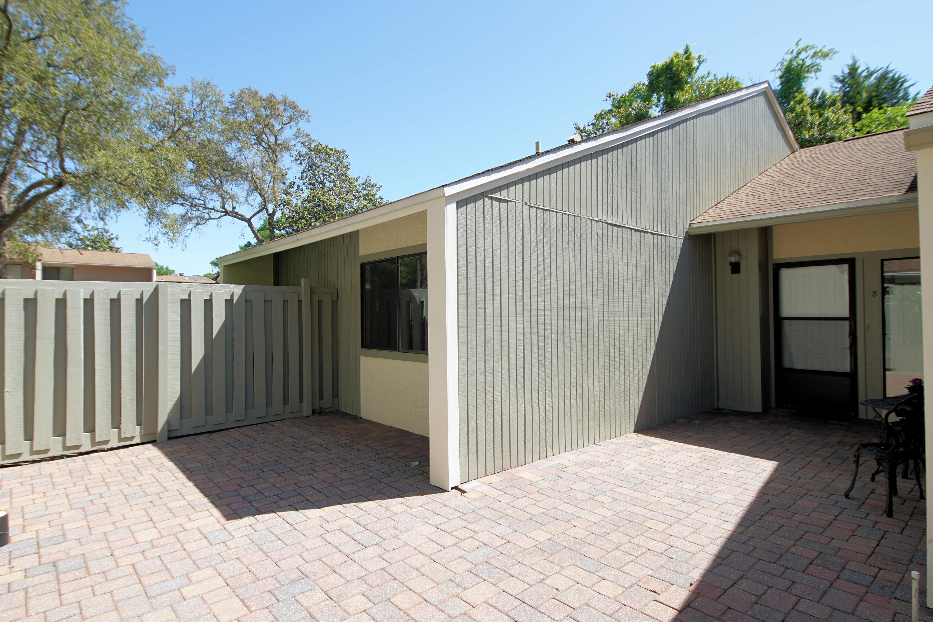 800 Bay Drive, Unit 8 Niceville, FL 32578 - Photo 17 of 29 a backyard of a house