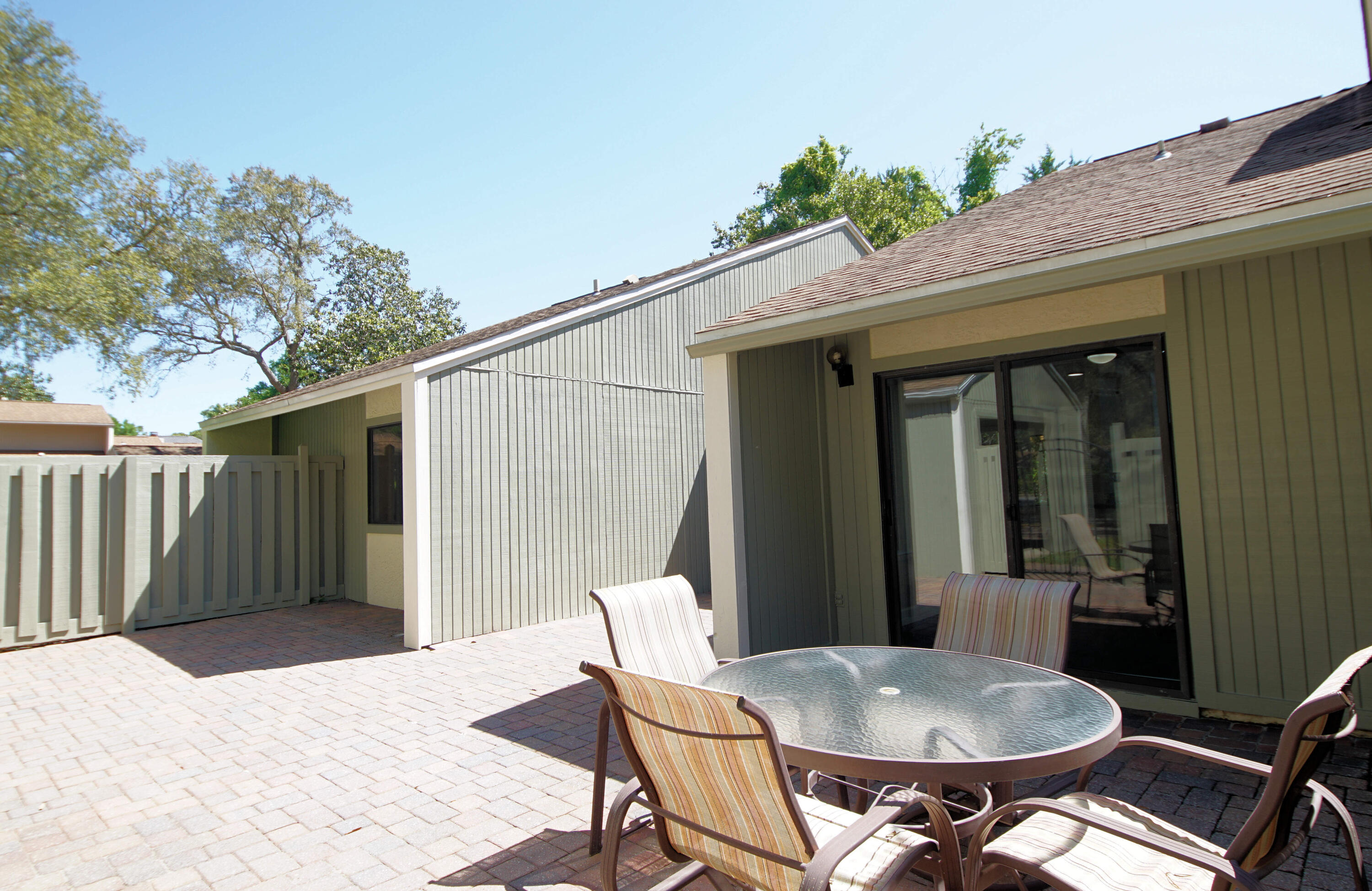 800 Bay Drive, Unit 8 Niceville, FL 32578 - Photo 18 of 29 a balcony with table and chairs