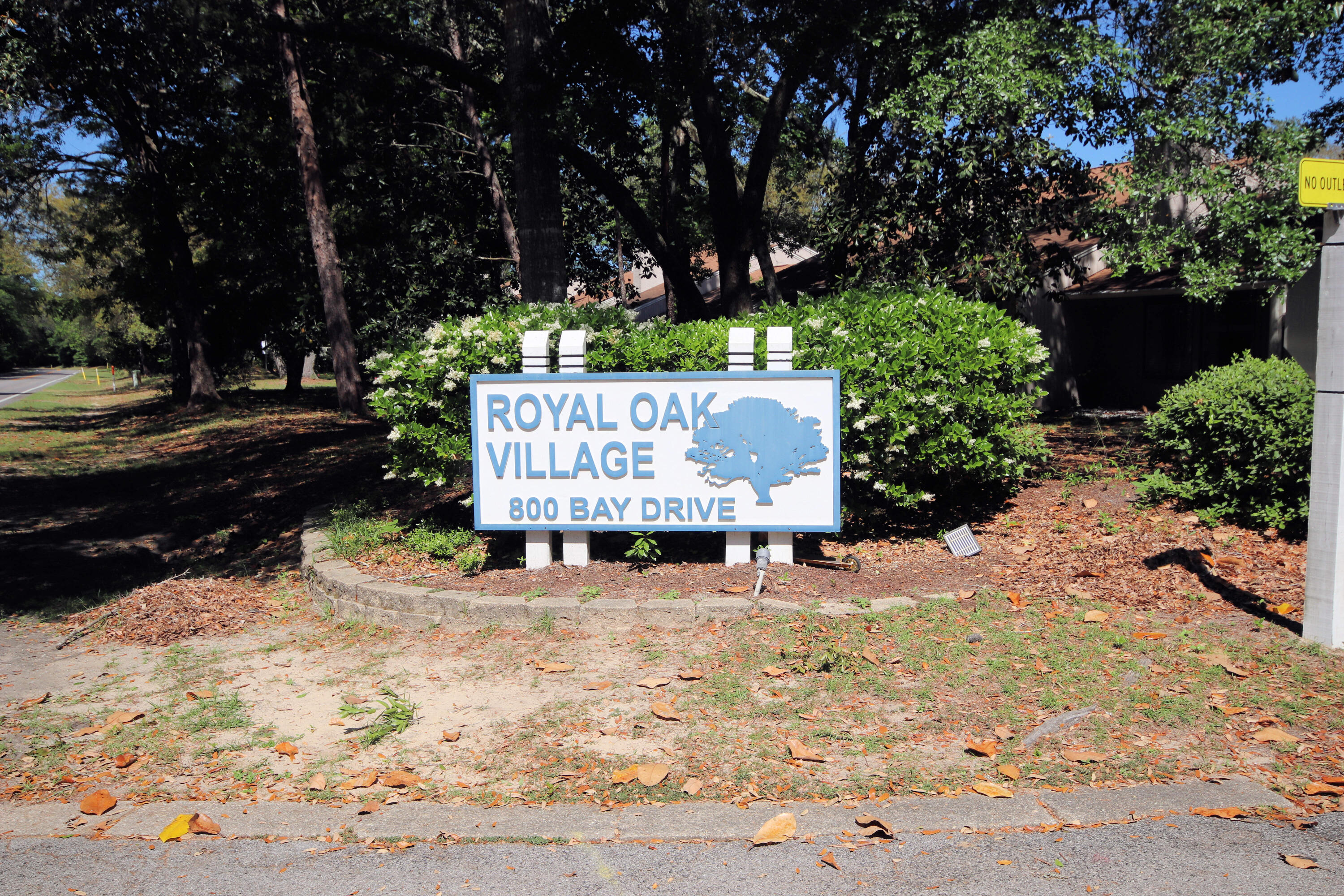 800 Bay Drive, Unit 8 Niceville, FL 32578 - Photo 29 of 29 a view of garden