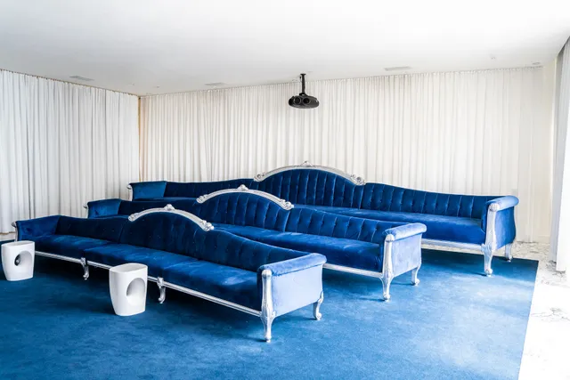 a very nice looking room with many windows