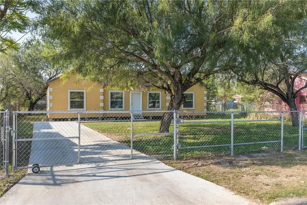 a view of a house with a backyard