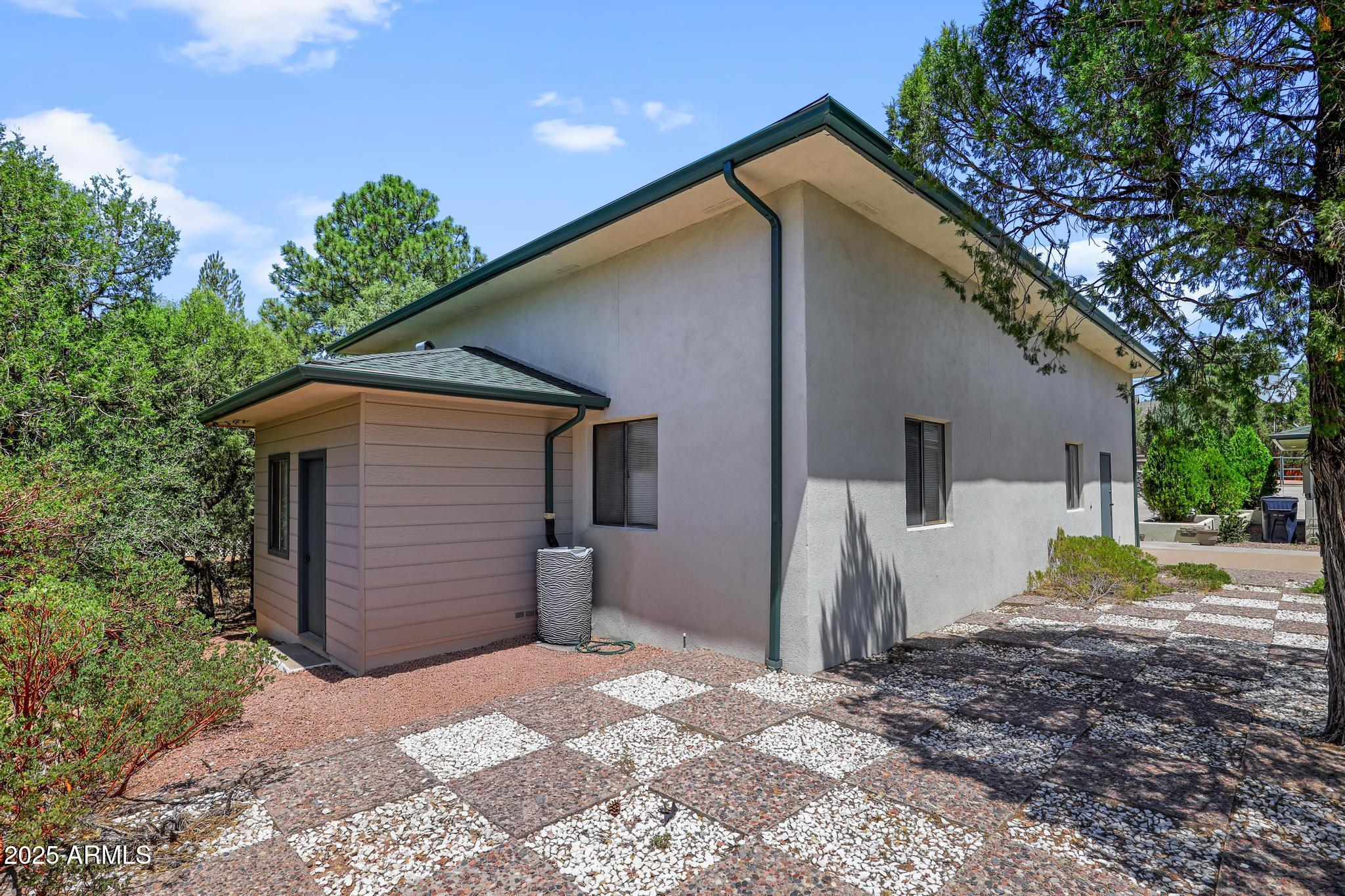 503 West Locust Road Payson, AZ 85541 - Photo 30 of 40 a view of a back yard of the house